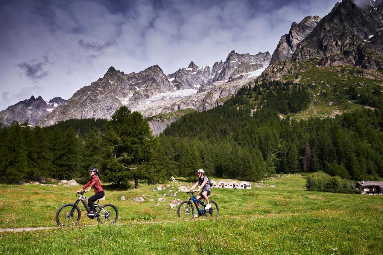 Le Massif Hotel & Lodge Courmayeur The Leading Hotels Of The World Zewnętrze zdjęcie